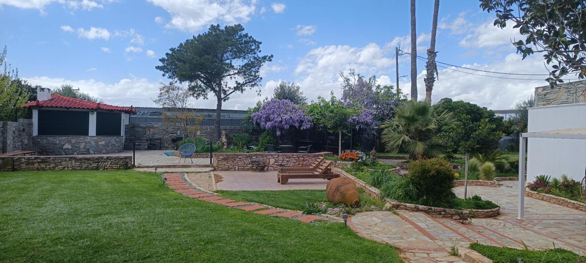 Kalamata Garden Suite Bagian luar foto